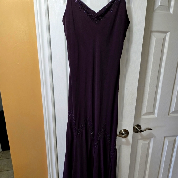 Women's gown with flared hem - size 16 (fits like a 14) - Picture 1 of 7